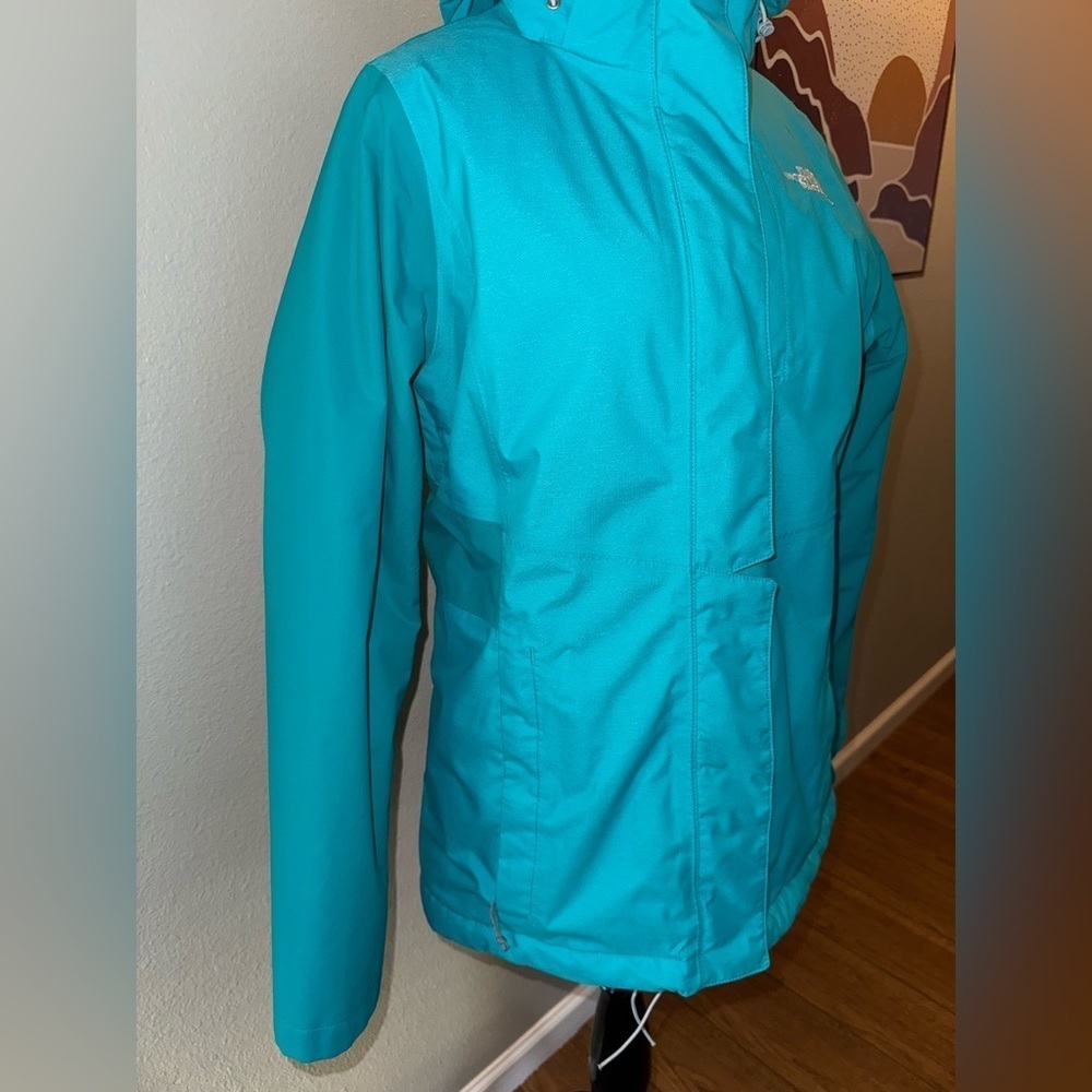 THE NORTH FACE INLUX INSULATED HYVENT JACKET WOMEN'S SIZE MEDIUM
Turquoise - Picture 3 of 13